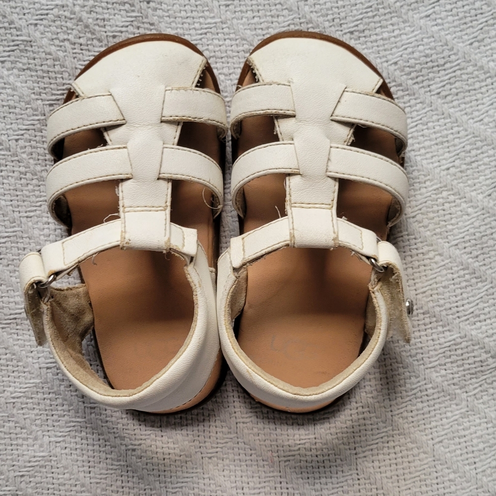 Toddler girl sandals UGG size 6/7